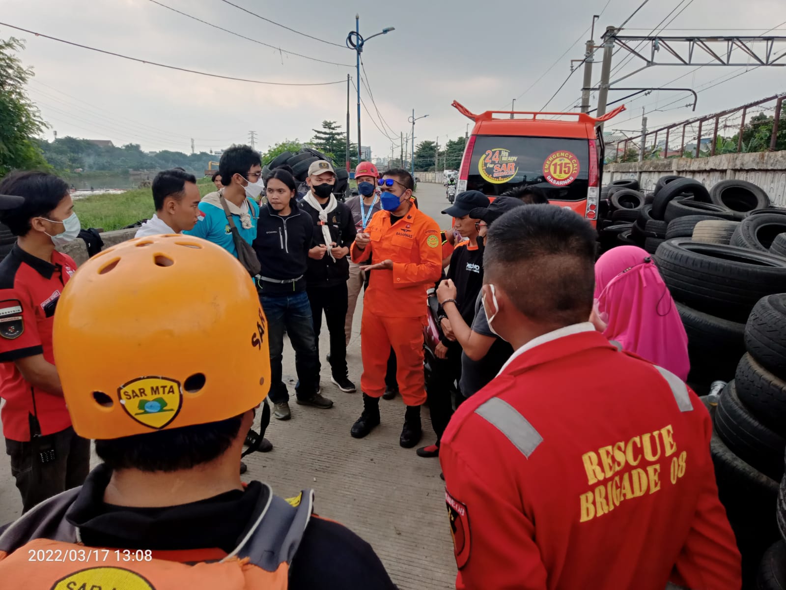 Pencarian Korban Tenggelam di Kali Banjir Kanal Barat, Tanah Abang