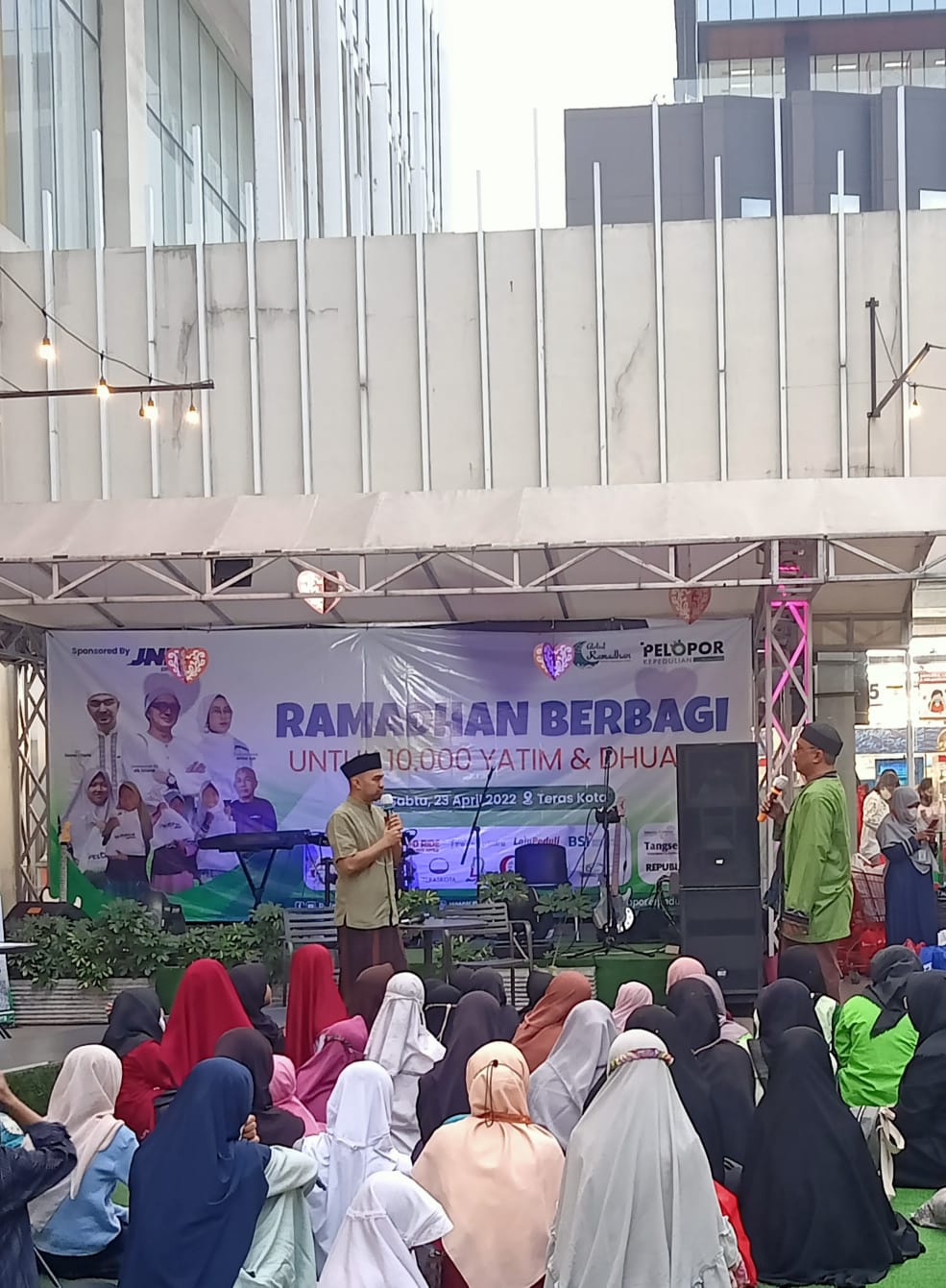 Berbagi Kebahagiaan Bersama 10.000 Anak Yatim & Dhuafa