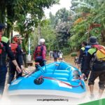 Tanggul Jebol, Komplek Villa Pamulang Terendam Banjir!!