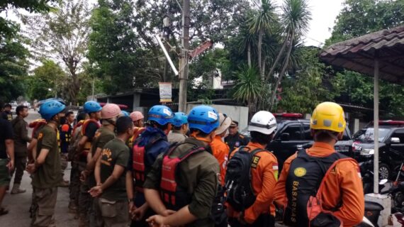 Bocah Hanyut di Kali Perumahan Taman Mangu, Pelopor Rescue Center Terjun ke TKP bersama Dapoer Umum!!