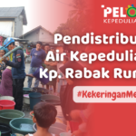 Pendistribusian Air Kepedulian di Kampung Rabak