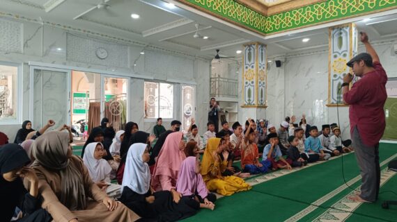salurkan bantuan yatim