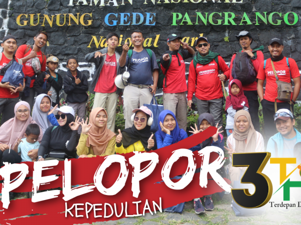 Youtube Thumbnail Nobar Film Horror Modern Simpel Berwarna Merah dan Hitam